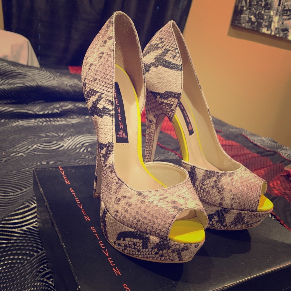 Steve Madden Snake Skin Pumps